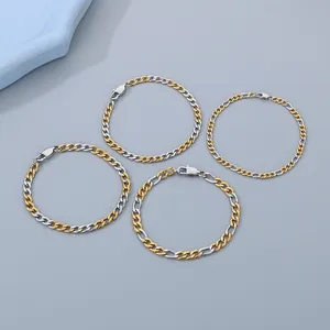 Vue détaillée des bracelets en chaîne NK et Figaro bicolores en acier sur fond gris