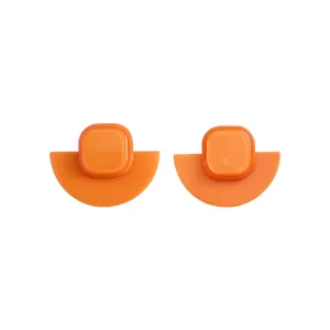 Boucles d'oreilles créatives orange carrées et en forme d'éventail pour un look d'été.