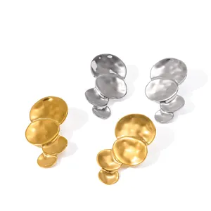 Übergroße goldene und silberne Ohrringe aus strukturiertem Edelstahl im abstrakten Design
