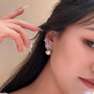 Boucles d'oreilles perles et fleurs en zircon, détails de style vintage français