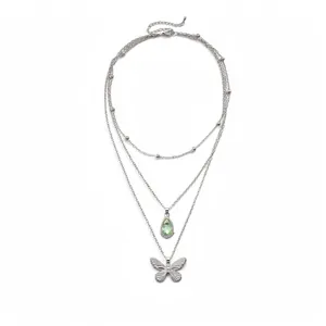 Collier multi-rangs élégant en acier inoxydable avec goutte d'eau verte et pendentif papillon