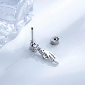 Silberfarbenes Knorpel-Piercing mit Stern- und Weizen-Anhänger und Zirkonia-Steinen