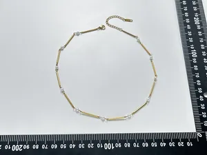 Medición de collar de eslabones de bambú chapado en oro de 18K con perlas