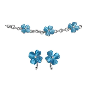 Zoete blauwe bloemen sieradenset met armband en bijpassende oorbellen met fonkelende kristallen