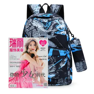 Sac à dos tendance à motif graffiti bleu et noir avec trousse assortie et poches