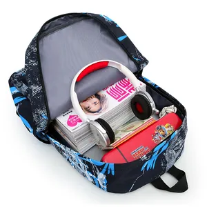 Sac à dos scolaire grande capacité imperméable montrant un espace intérieur vaste