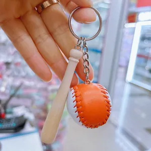 Χειροποίητο μίνι μπρελόκ μπέιζμπολ με ξύλινο μπαστούνι και πορτοκαλί ραμμένη μπάλα αξεσουάρ