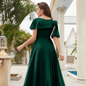 Elegante abito da sera verde scuro con maniche a volant e gonna lunga vista posteriore