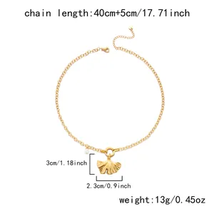 Dimensiones detalladas del collar con colgante de hoja de ginkgo en acero dorado