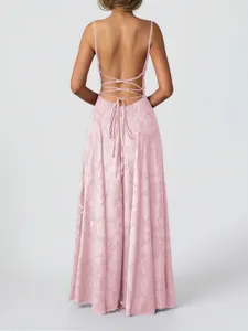 Robe longue rose dos nu élégante avec motif floral pour les occasions spéciales