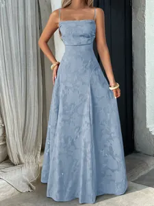 Robe longue trapèze bleu clair élégante avec texture jacquard florale délicate