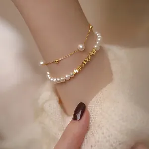 Bracelet double rang en perles d'eau douce avec perles géométriques dorées chic