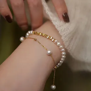 Bracelet double couche en perles d'eau douce naturelles avec perles dorées et chaîne fine
