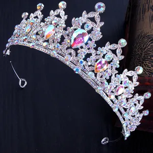 Diadème de mariée argenté avec strass colorés en forme de goutte et motif floral