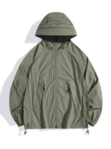 Coupe-vent d'extérieur à capuche vert sauge léger pour la protection solaire