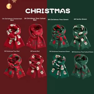 Vue détaillée de 8 motifs d'écharpes de Noël incluant des bonhommes de neige et Père Noël