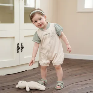 Barboteuse d'été pour bébé fille de style chinois, vert sauge et crème, broderie