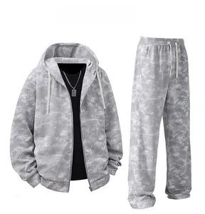 Dettaglio tuta sportiva grigia tie-dye vestibilità ampia con felpa e pantaloni