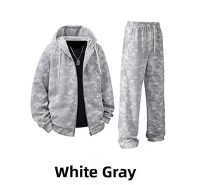 Dettaglio della tuta tie-dye bianco-grigia con cappuccio a coulisse e tasche laterali