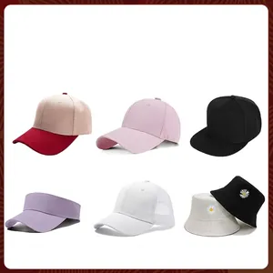 Collezione di copricapi vari tra cui cappellini da baseball, hip hop e alla pescatora
