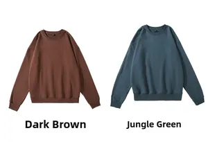 Détail de sweats à col rond et épaules tombantes en marron foncé et vert jungle