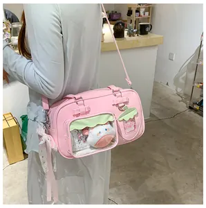 Détail sac ita en cuir PU rose avec fenêtres transparentes et nœud en dentelle