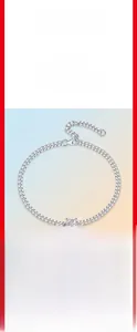 Vue détaillée d'un bracelet gourmette en argent 925 avec une moissanite carrée brillante.