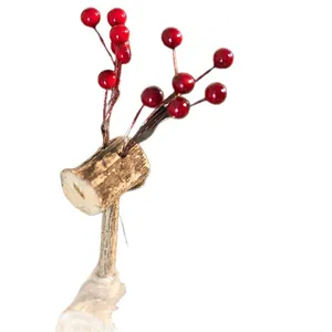 Décoration de Noël en bois faite main en forme d'élan avec baies rouges pour bureau.