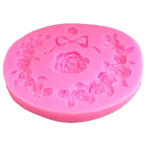 Moule en silicone rose avec guirlande de roses et ruban pour décoration de gâteaux