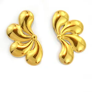 Boucles d'oreilles élégantes en forme de pétale d'or avec une finition polie brillante