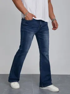Jean flare extensible coupe ajustée pour homme en délavage bleu foncé élégant.