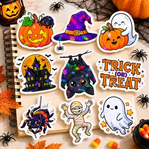 Gros plan sur des autocollants d'Halloween holographiques aux motifs festifs