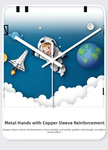Detailansicht der weißen Metallzeiger und Kupferhülse an der Astronauten Wanduhr