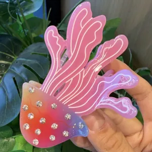 Roze kwallenvormige haarklem van acryl met kleurverloop en fonkelende strassteentjes