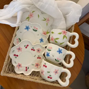 Korean INS Vintage Floral Ceramic Coffee Cup And Saucer Irregular Hand Painted Heart Handle Mug For Afternoon Tea Drinking