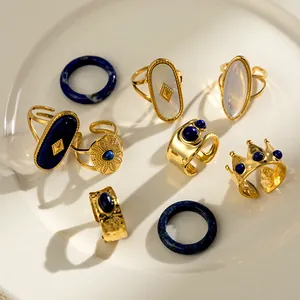 Achtteiliges vergoldetes Edelstahl-Ring-Set mit Lapislazuli und weißem Perlmutt-Effekt