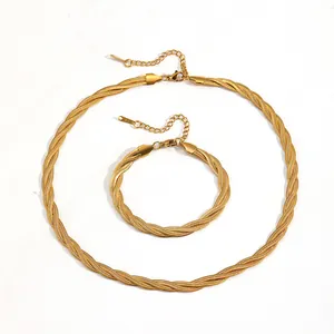 Parure élégante avec collier et bracelet en maille serpent tressée dorée chic
