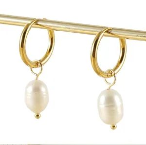 Orecchini a cerchio in acciaio inossidabile placcato oro 18k con pendenti di perle