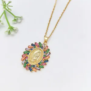 Collana religiosa in oro con pendente medaglia della Vergine Maria in zircone colorato