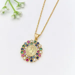 Collana in oro elegante con ciondolo Vergine Maria in zirconi colorati da donna