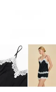 Vue détaillée de la bordure en dentelle en V et du mannequin portant le pyjama en soie