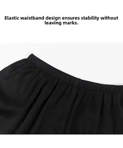 Gros plan de la taille élastique confortable et souple d'un short de pyjama noir