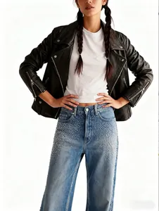 Jean en denim à taille haute et jambe droite pour femme avec strass étincelants
