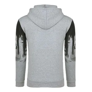 Vue arrière d'un sweat à capuche gris pour homme avec imprimé éclaboussures d'encre