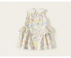 Élégante robe à fleurs sans manches pour fille avec col Claudine blanc et volantée