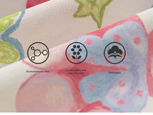 Gros plan sur la texture douce du tissu floral sans formaldéhyde d'une robe d'été pour fille