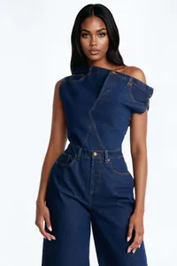 Combinaison en jean tendance pour femmes avec un design unique à une épaule dénudée élégant