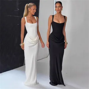 Nahaufnahme des eleganten Korsett-Oberteils und der Taillenfalten an diesem Kleid