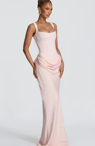 Details von hellrosa Korsettkleid mit strukturgebenden Stäbchen und Drapierungen
