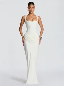 Elegante abito lungo bianco senza maniche aderente con corsetto e dettaglio drappeggiato
